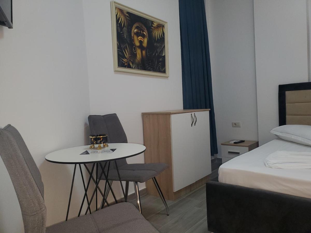 Bs Hotel Durrës Exteriör bild