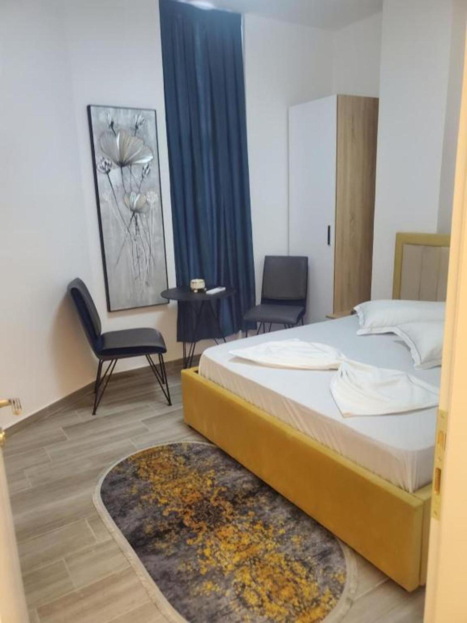 Bs Hotel Durrës Exteriör bild