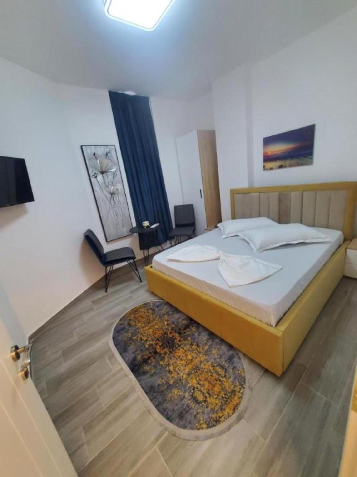 Bs Hotel Durrës Exteriör bild